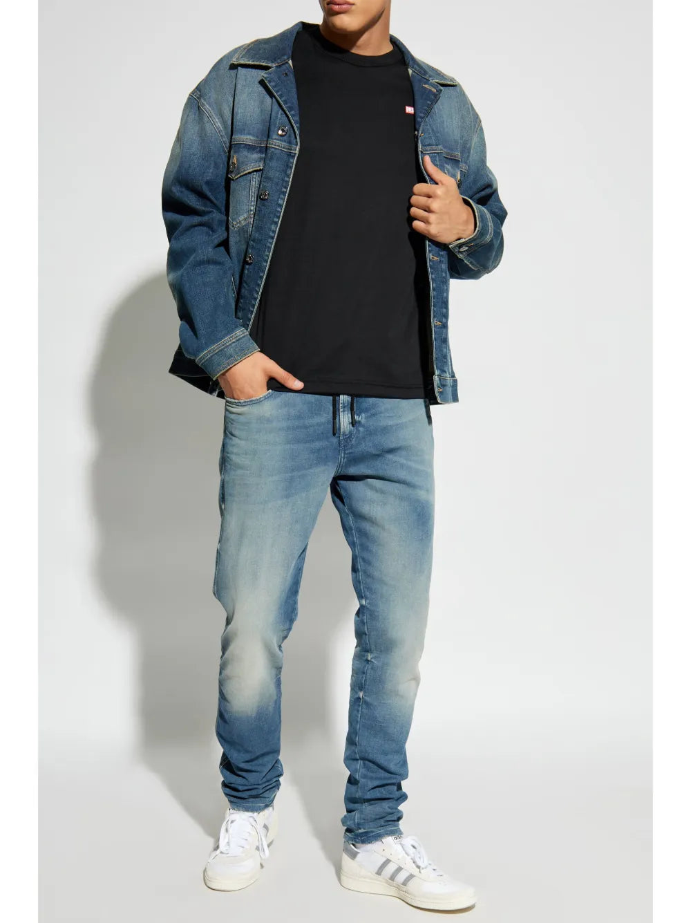 Imagem da t-shirt de algodão preto T-Miegor-K77 da Diesel para homens - Temporada Primavera-Verão 2025 - Vista do modelo 1