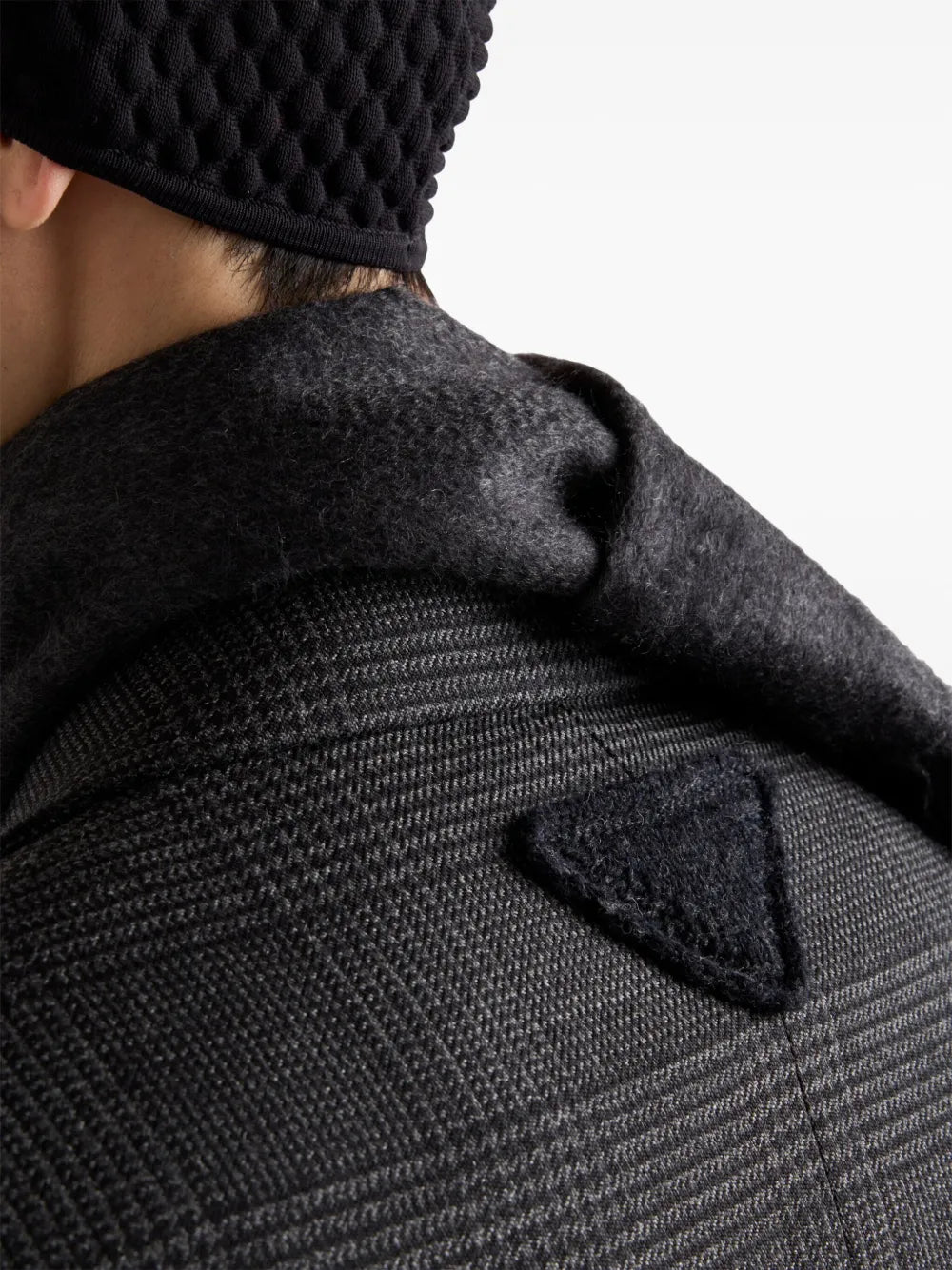 Imagem do casaco de lã com padrão xadrez da Prada para Homens - Temporada Outono-Inverno 2024 - Vista do modelo 3