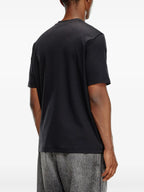 Imagem de uma T-shirt preta com decote redondo da Diesel para homens - Temporada Outono-Inverno 2024 - Vista Detalhe 6
