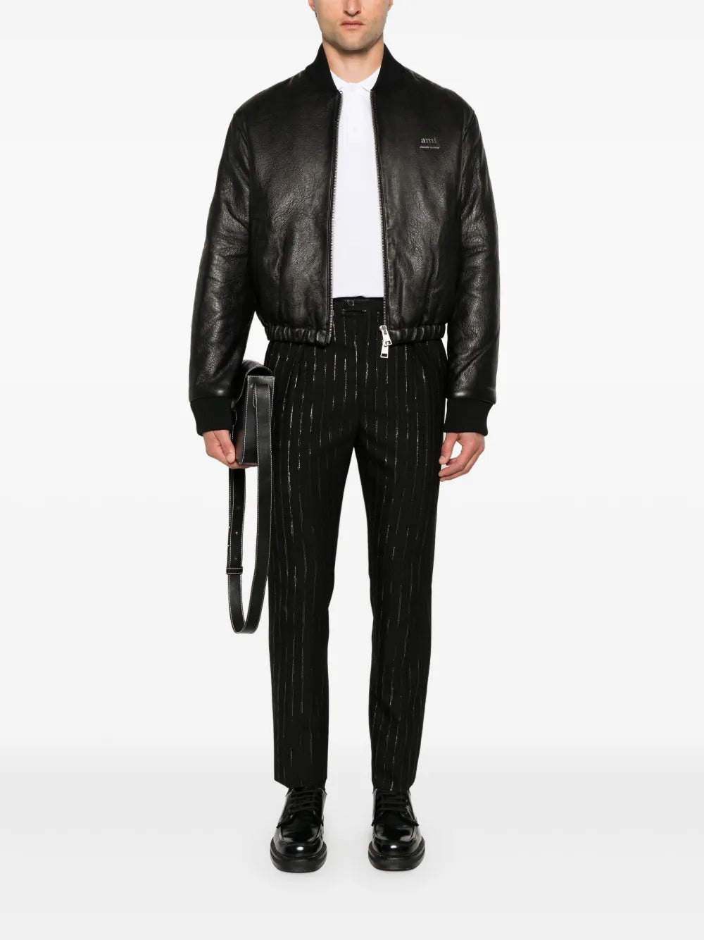 Image d'une veste bomber en cuir noir par Ami PARIS pour hommes - Saison Automne-Hiver 2024 - Vue de dos