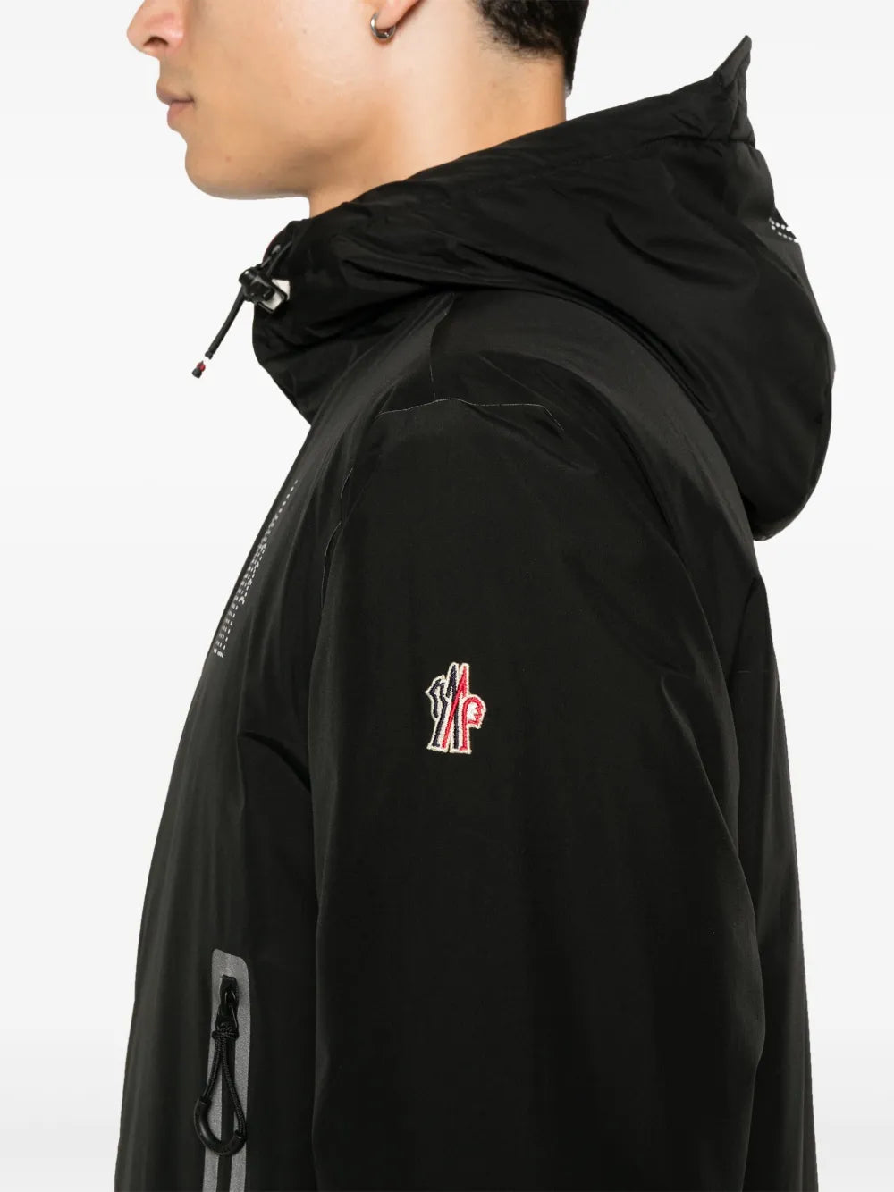 Imagen de la chaqueta de nailon negra de Moncler Grenoble para hombres - Temporada Otoño-Invierno 2024 - Vista de detalle 7