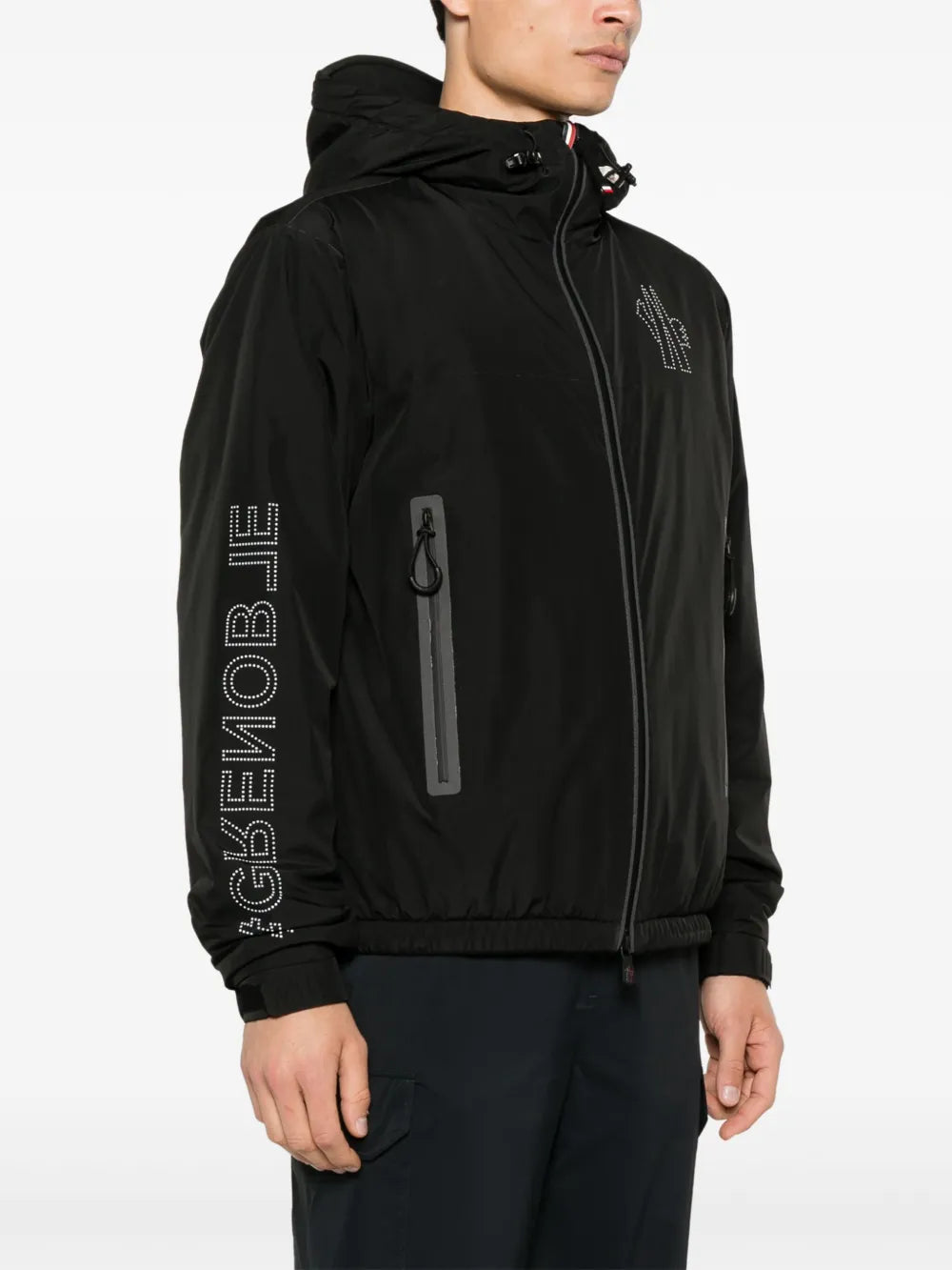 Imagen de la chaqueta de nailon negra de Moncler Grenoble para hombres - Temporada Otoño-Invierno 2024 - Vista de detalle 1