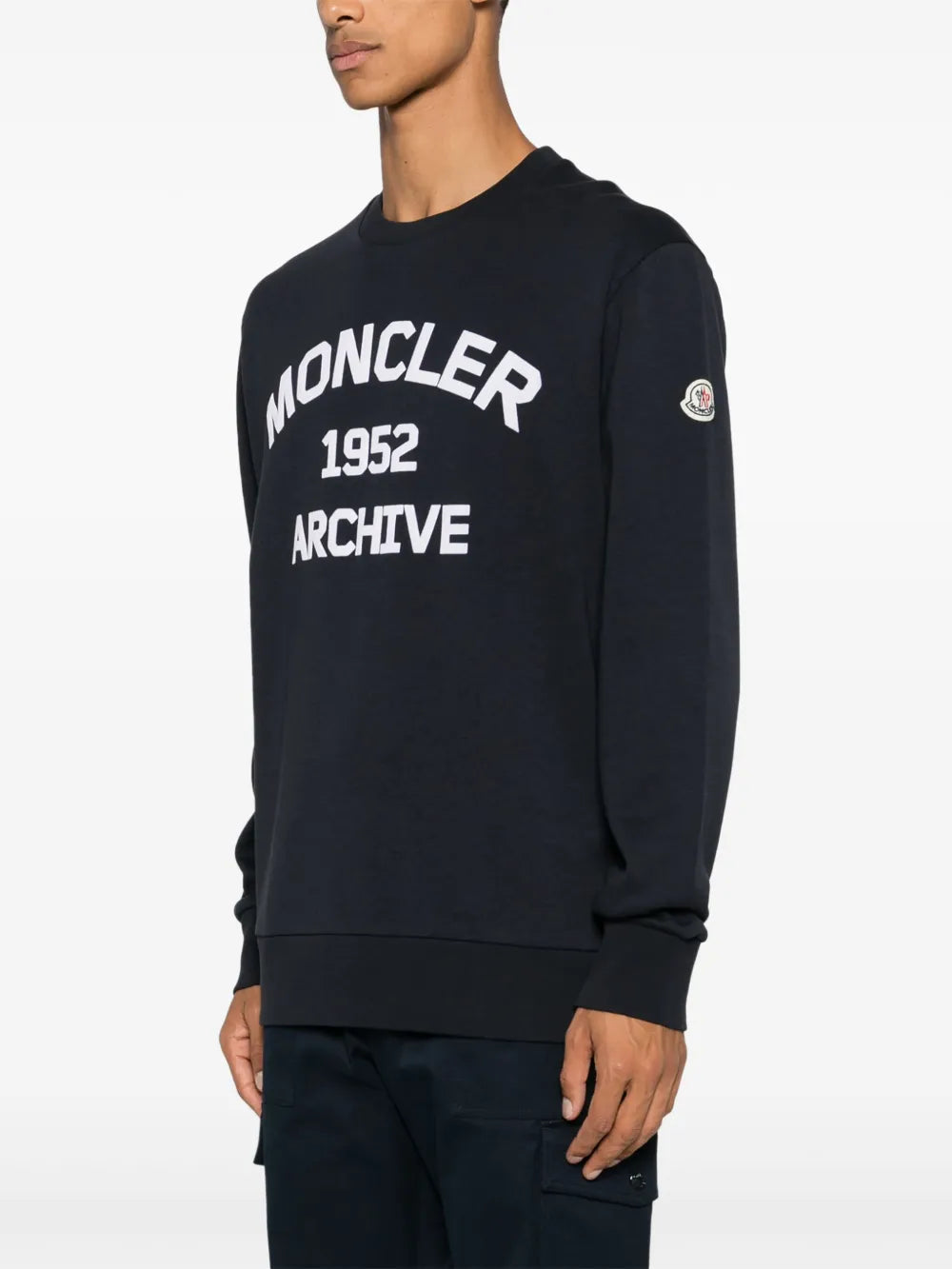 네이비 프린트 스웨트셔츠