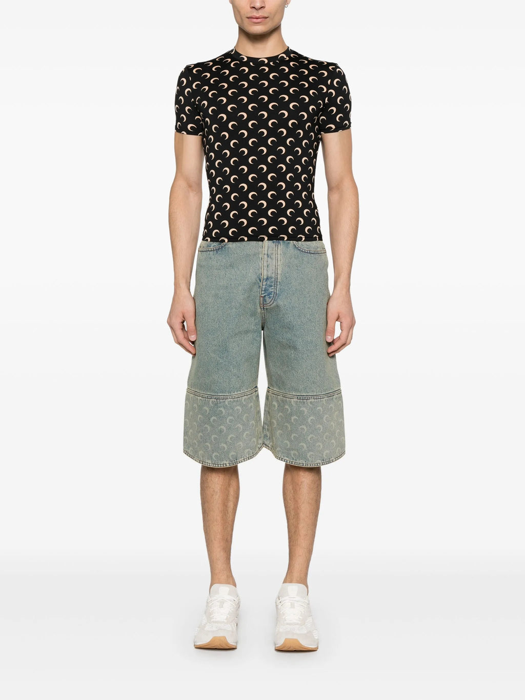 Imagen del Haut Jersey Moon Noir de Marine Serre para Unisex - Temporada Otoño-Invierno 2025 - Vista del modelo 2