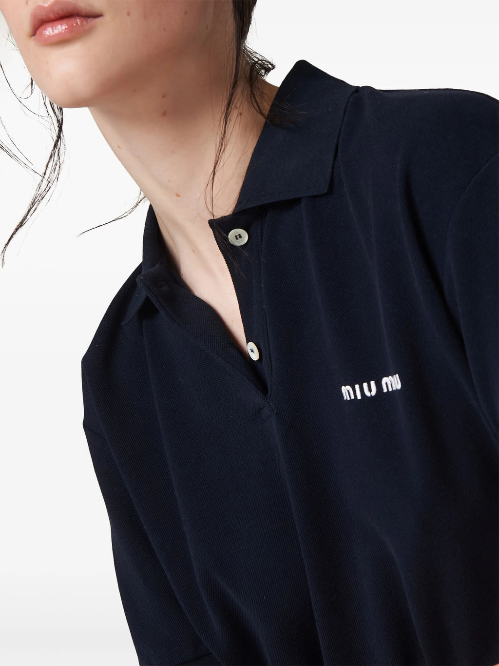 Immagine della polo in cotone Piqué di Miu Miu per donne - Stagione Primavera-Estate 2026 - Vista modello 3