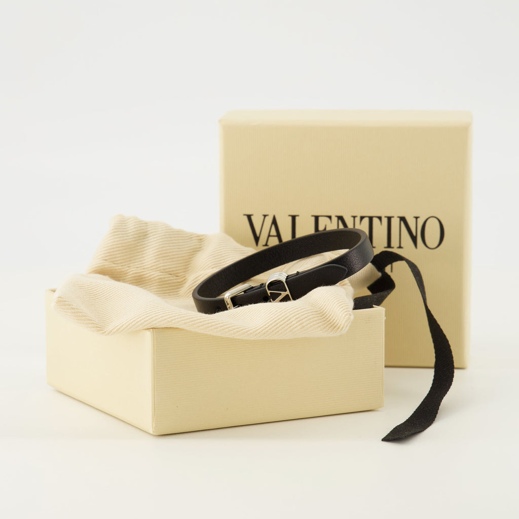 Image of Ovalette Leather Bracelet by Valentino Garavani for Men - Season Spring-Summer 2026 - Detail View 2