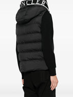 Imagem do Gilet Preto Almofadado Cardamine da Moncler para Homens - Temporada Outono-Inverno 2025 - Vista do Modelo 3