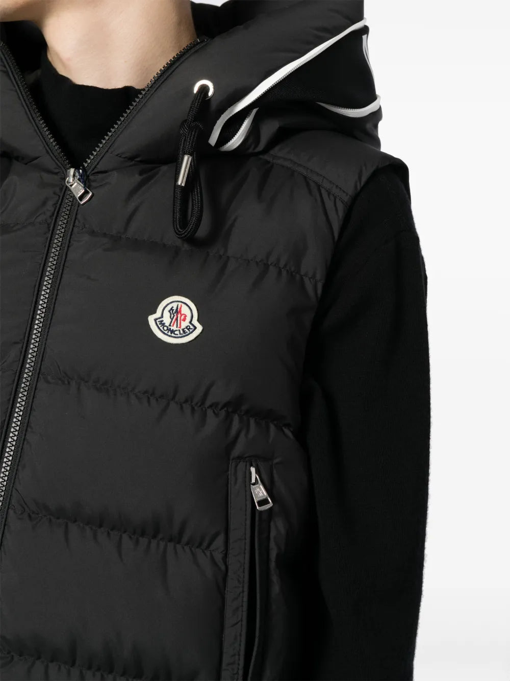 Image du Gilet Matelassé Noir Cardamine par Moncler pour Hommes - Saison Automne-Hiver 2025 - Vue Modèle 4