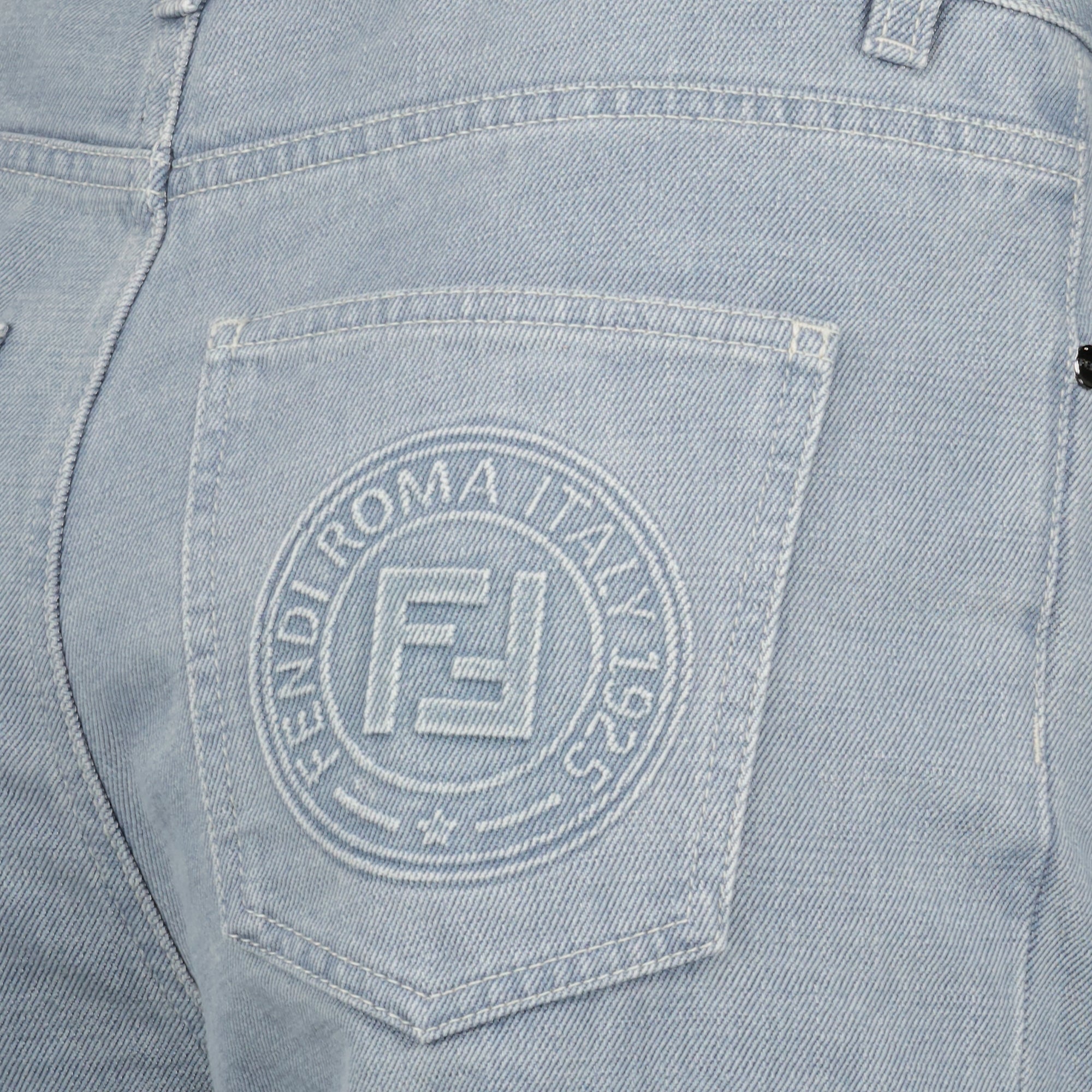 ブルーデニムパンツ