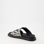 Imagen de las sandalias Aqua de Dior para hombres - Temporada Otoño-Invierno 2025 - Vista trasera derecha en tres cuartos
