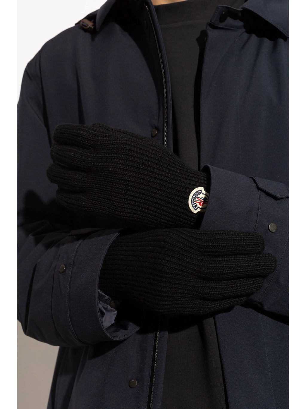 Bild von schwarzen Wollhandschuhen von Moncler für Männer - Saison Herbst-Winter 2025 - Modellansicht 1
