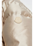 Bild der Moncler Nylonjacke mit goldenen Details von Moncler für Frauen - Saison Herbst-Winter 2024 - Modellansicht 4