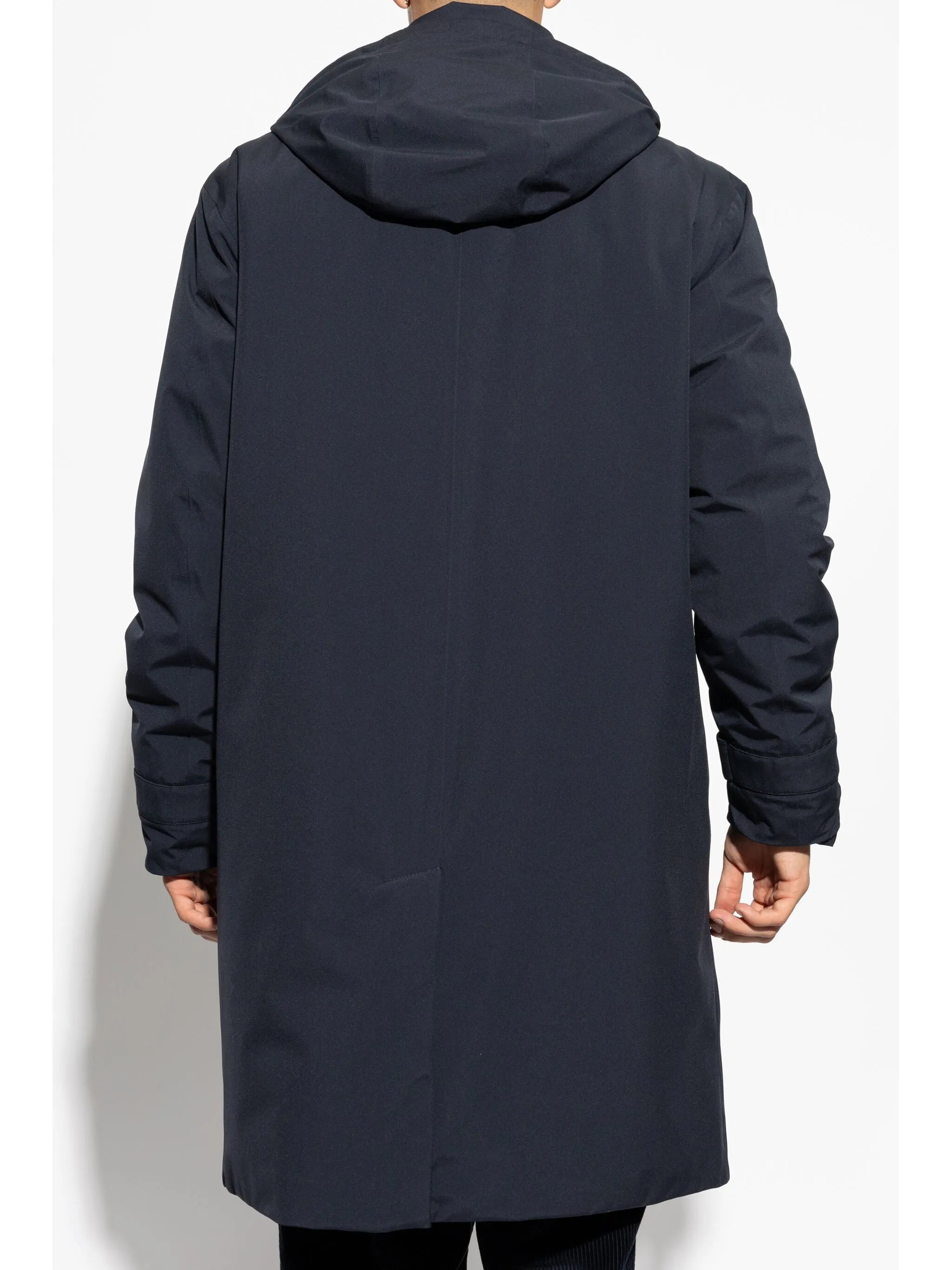 Immagine del Parka Larezila di Moncler per uomo - Stagione Autunno-Inverno 2025 - Vista del modello 3