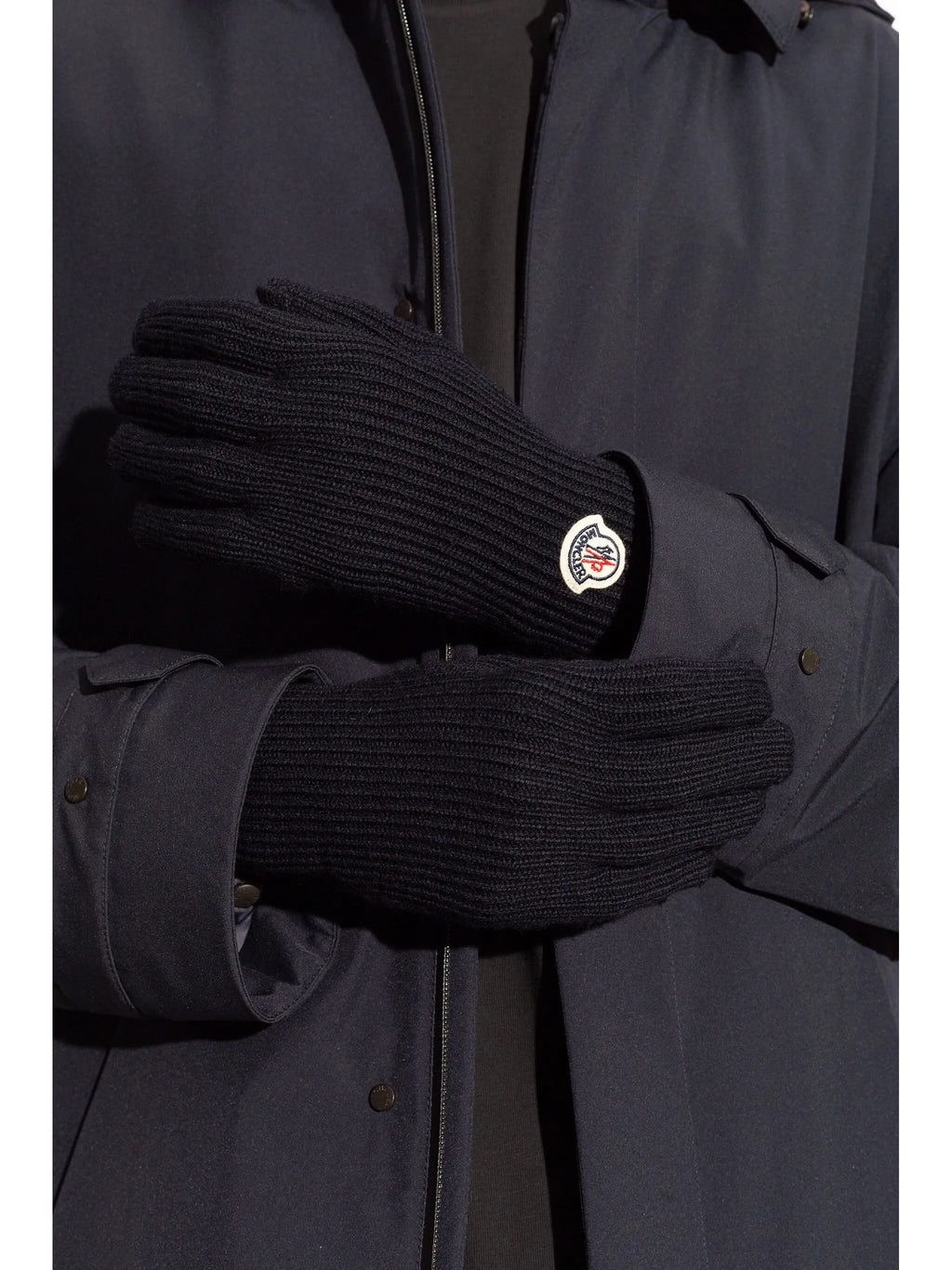 Image de gants en laine par Moncler pour hommes - Saison automne-hiver 2025 - Vue modèle 1