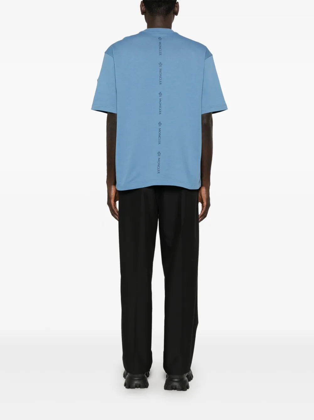 Imagem da T-shirt de logo azul da Moncler para homens - Temporada Outono-Inverno 2024 - Vista Traseira