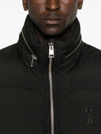 Imagen de chaleco de nylon sin mangas de Ami PARIS para hombres - Temporada Otoño-Invierno 2024 - Vista de detalle 7