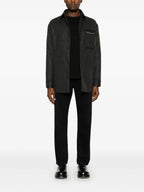 Imagem da camisa-jacket de lã cinza com detalhes em couro da Fendi para homens - Temporada Outono-Inverno 2024 - Vista Traseira