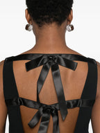 Image d'une robe midi noire de soirée par Prada pour femmes - Saison Automne-Hiver 2024 - Détail 7