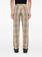 Immagine di pantaloni beigi a quadri di Burberry per uomo - Stagione Autunno-Inverno 2024 - Vista dettagli 6