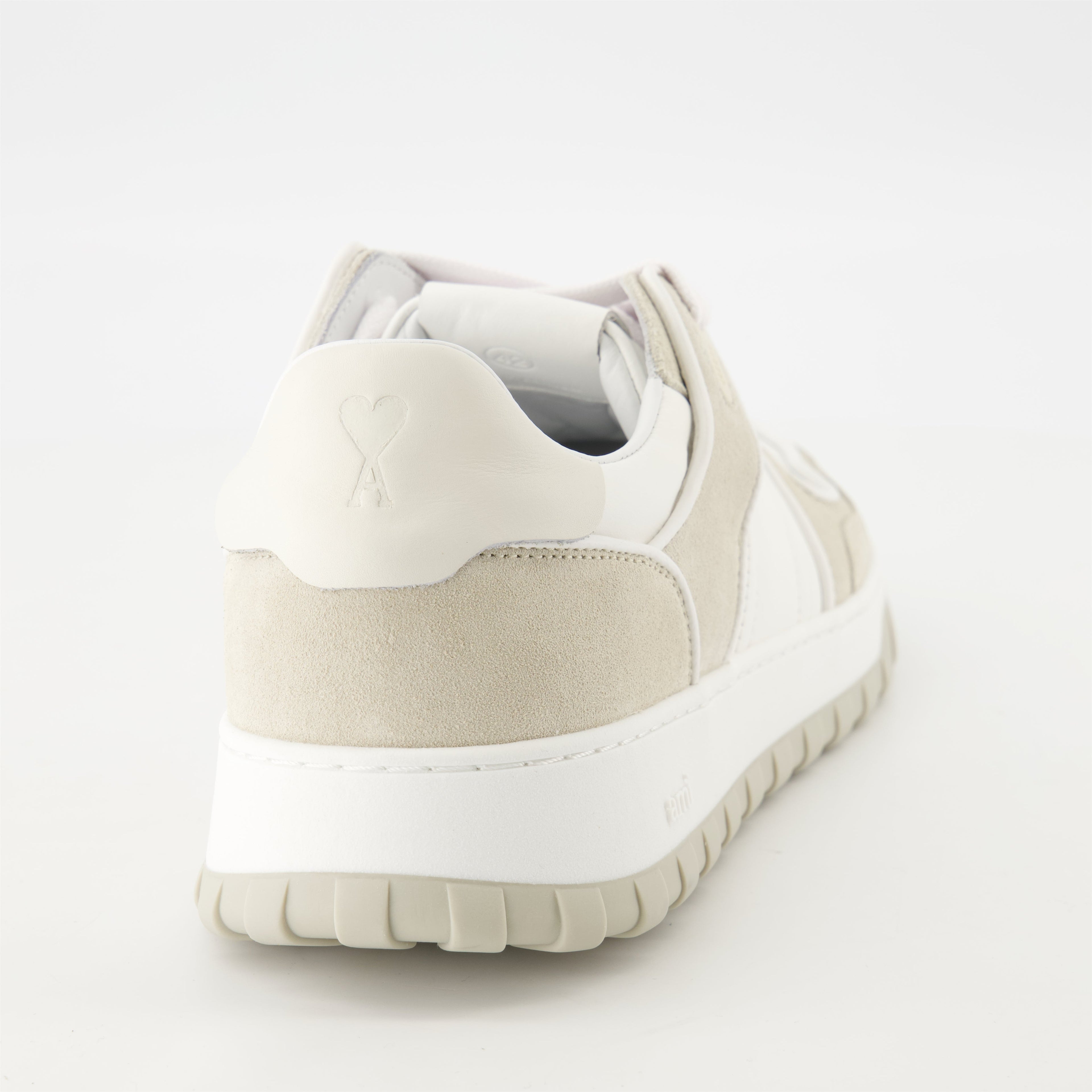 Baskets Walk, AMI Paris sneakers, Beige and White footwear, Unisex casual shoes, Designer sneakers