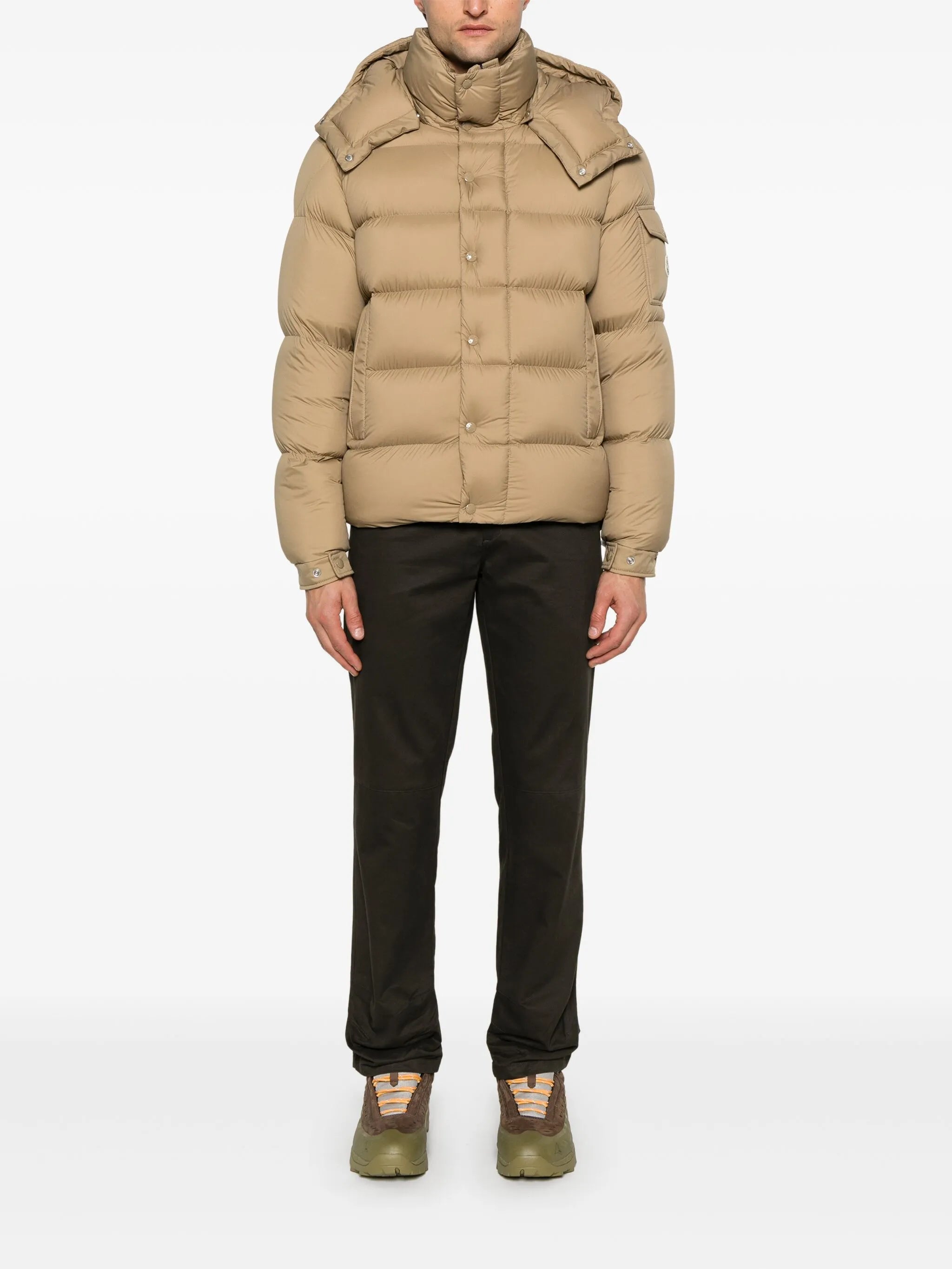 Maya 70 ベージュ ダウンジャケット - Moncler | WE IN STYLE Maya 70 ベージュ ダウンジャケット - Moncler | WE IN STYLE