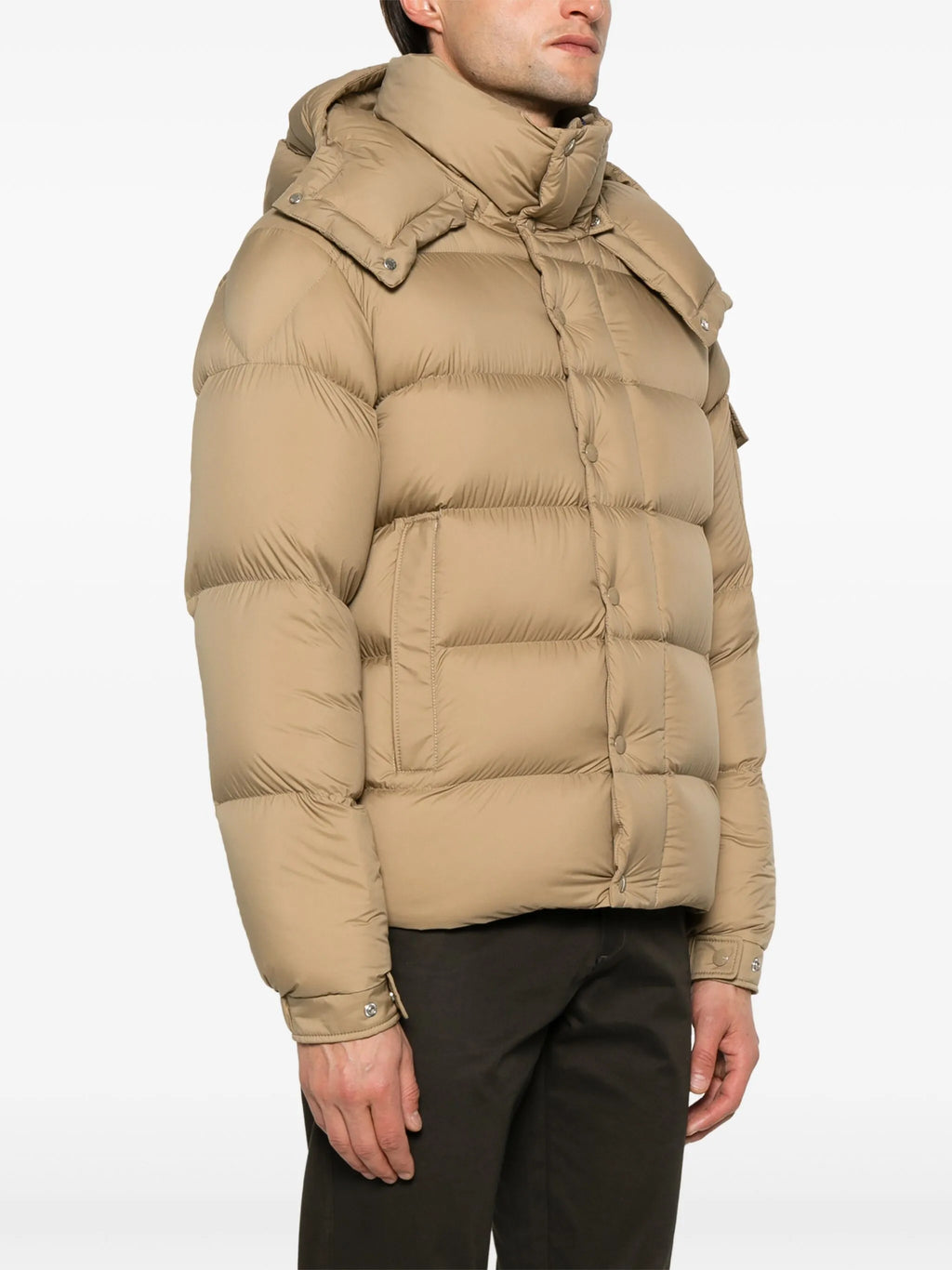 Bild der Beige Maya 70 Daunenjacke von Moncler für Herren - Saison Herbst-Winter 2025 - Modellansicht 2