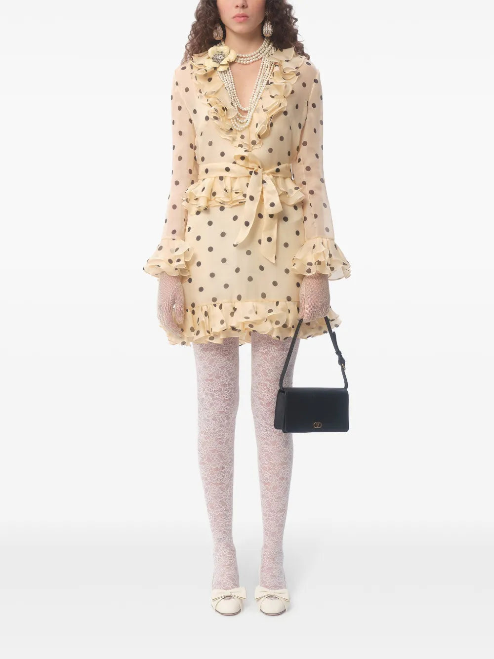 pochette VLogo, Valentino Garavani, grained leather pouch, elegant accessory, stylish clutch