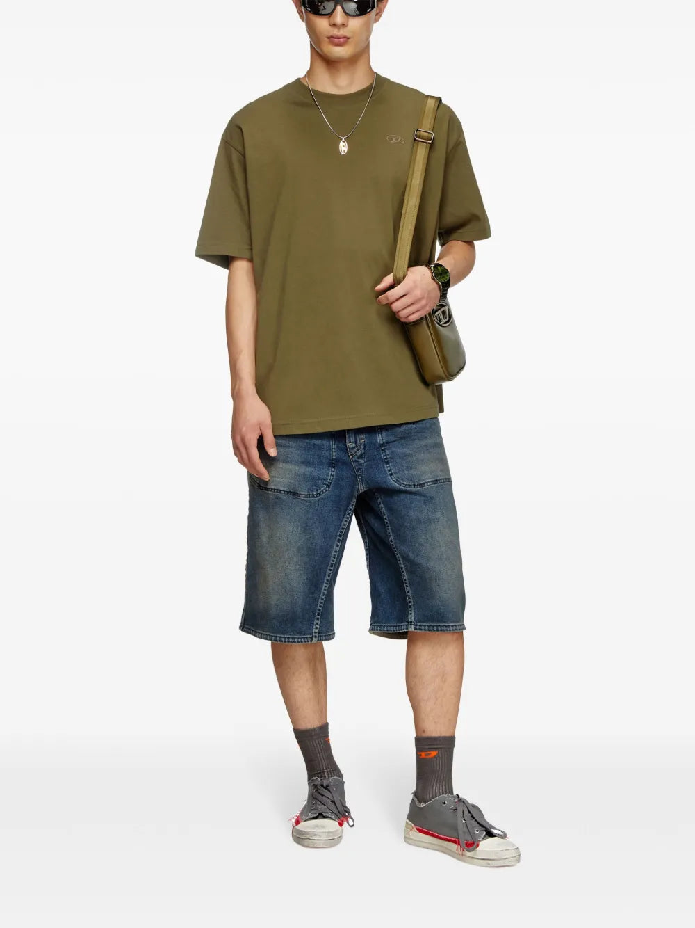 Image de T-shirt T-Boggy-Megoval Kaki de Diesel pour hommes - Saison Printemps-Été 2025 - Vue du modèle 1