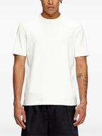 Immagine della T-shirt bianca T-Adjust-Slits-R17 di Diesel per uomini - Stagione Primavera-Estate 2025 - Vista modello 2