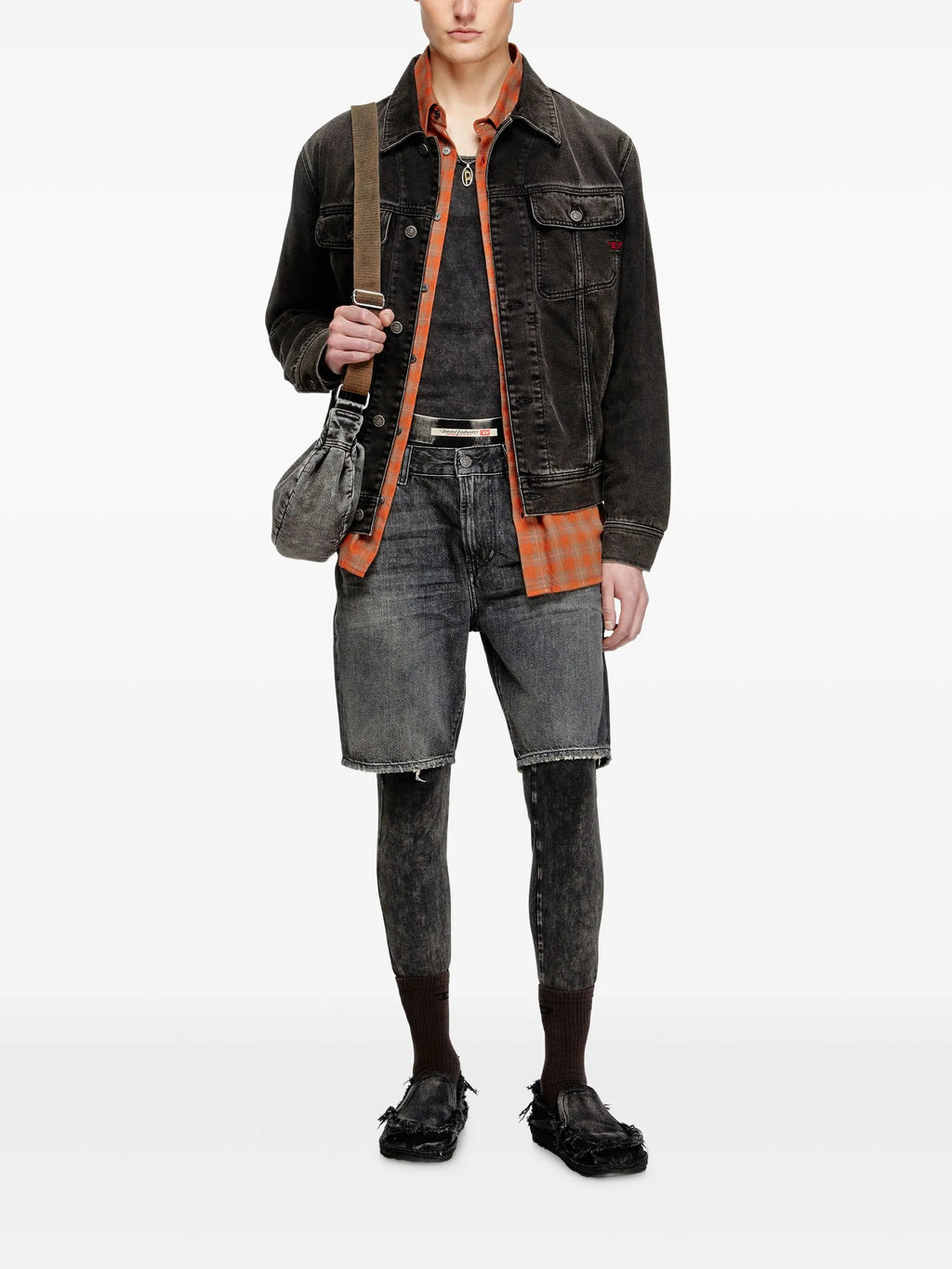 Immagine dei Pantaloni Corti in Denim Neri D-Fin di Diesel per Uomo - Stagione Primavera-Estate 2025 - Vista Modello 1