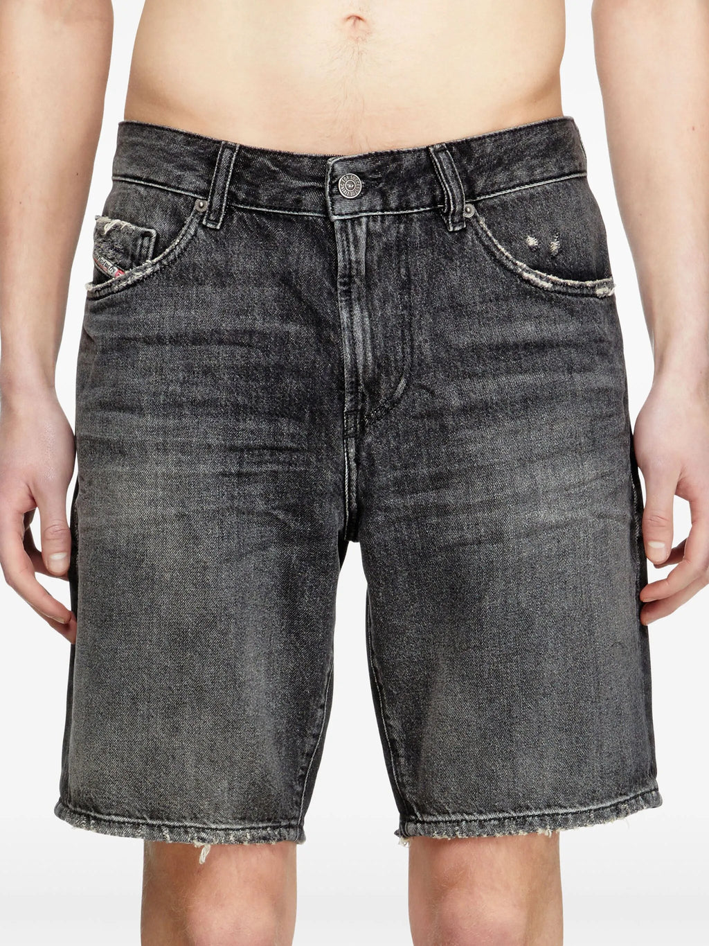 Immagine dei Pantaloni Corti in Denim Neri D-Fin di Diesel per Uomo - Stagione Primavera-Estate 2025 - Vista Modello 4