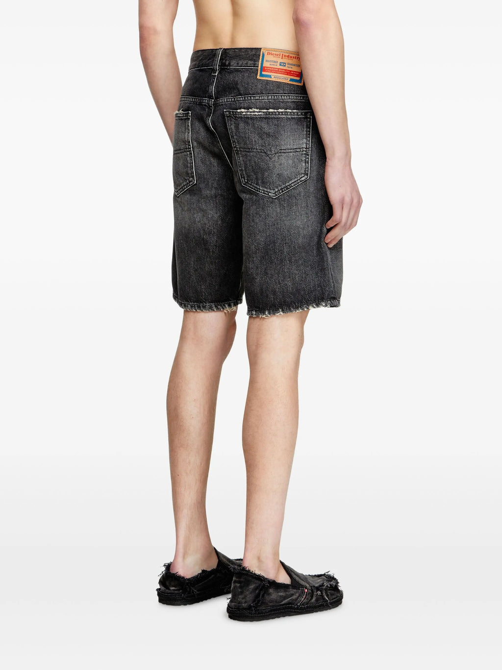 Immagine dei Pantaloni Corti in Denim Neri D-Fin di Diesel per Uomo - Stagione Primavera-Estate 2025 - Vista Modello 3