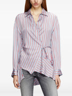 Imagen de la camisa envolvente asimétrica C-Razy de Diesel para mujeres - Temporada Primavera-Verano 2025 - Vista del modelo 2