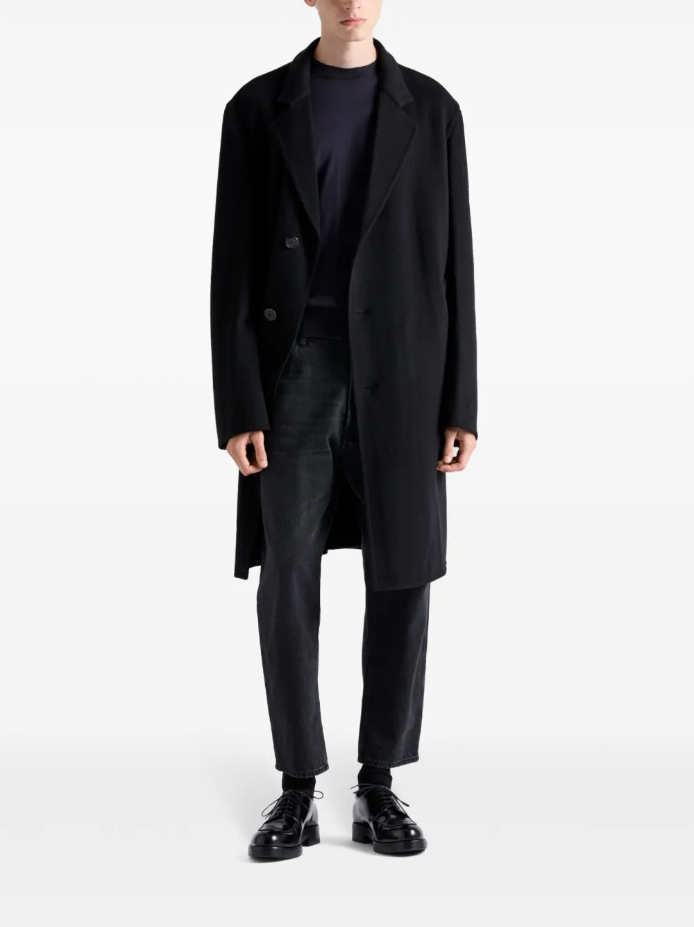 Image d'un pull en soie bleu de Prada pour hommes - Saison printemps-été 2025 - Vue du modèle 1