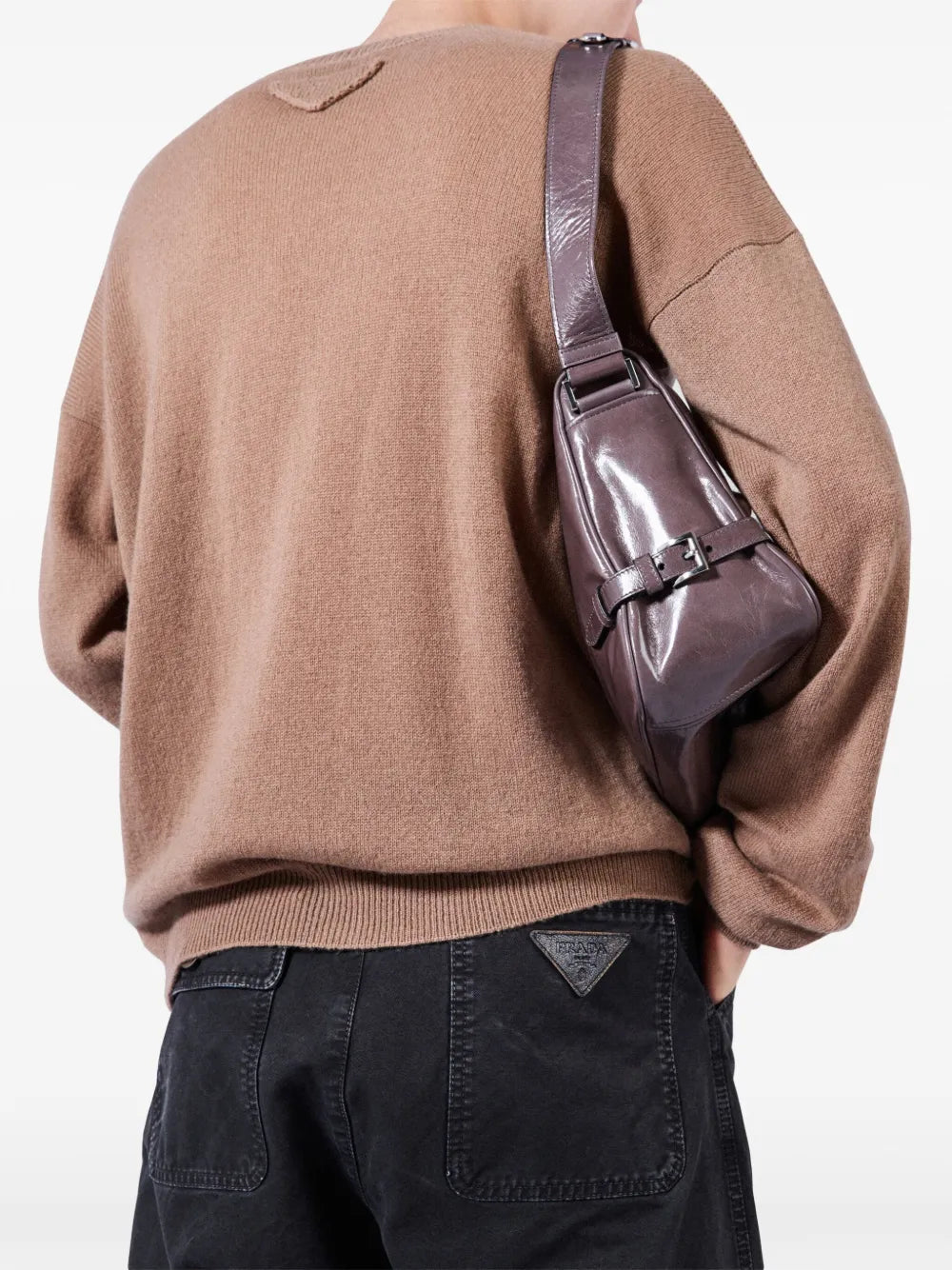 Imagen de Pantalones de Algodón de Pierna Ancha de Prada para Hombre - Temporada Primavera-Verano 2025 - Vista del Modelo 4