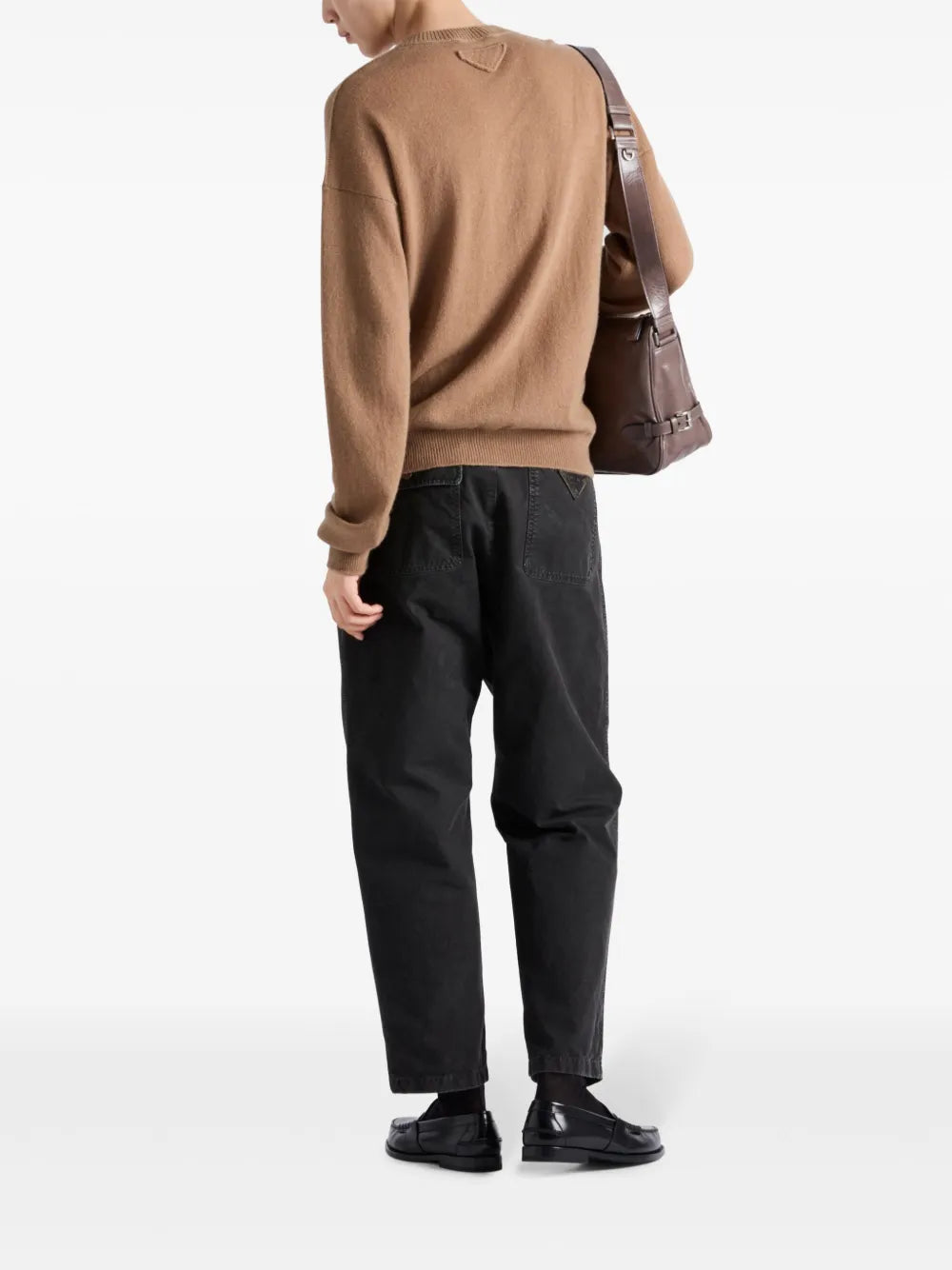 Imagen de Pantalones de Algodón de Pierna Ancha de Prada para Hombre - Temporada Primavera-Verano 2025 - Vista del Modelo 2