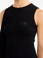 Bild eines schwarzen, fransigen Baumwoll-T-Shirts MM6 von Mm6 für Damen - Saison Frühling-Sommer 2025 - Modelansicht 6