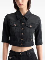 Immagine di una giacca cropped in denim nero di Prada per donne - Stagione Primavera-Estate 2025 - Vista modello 3