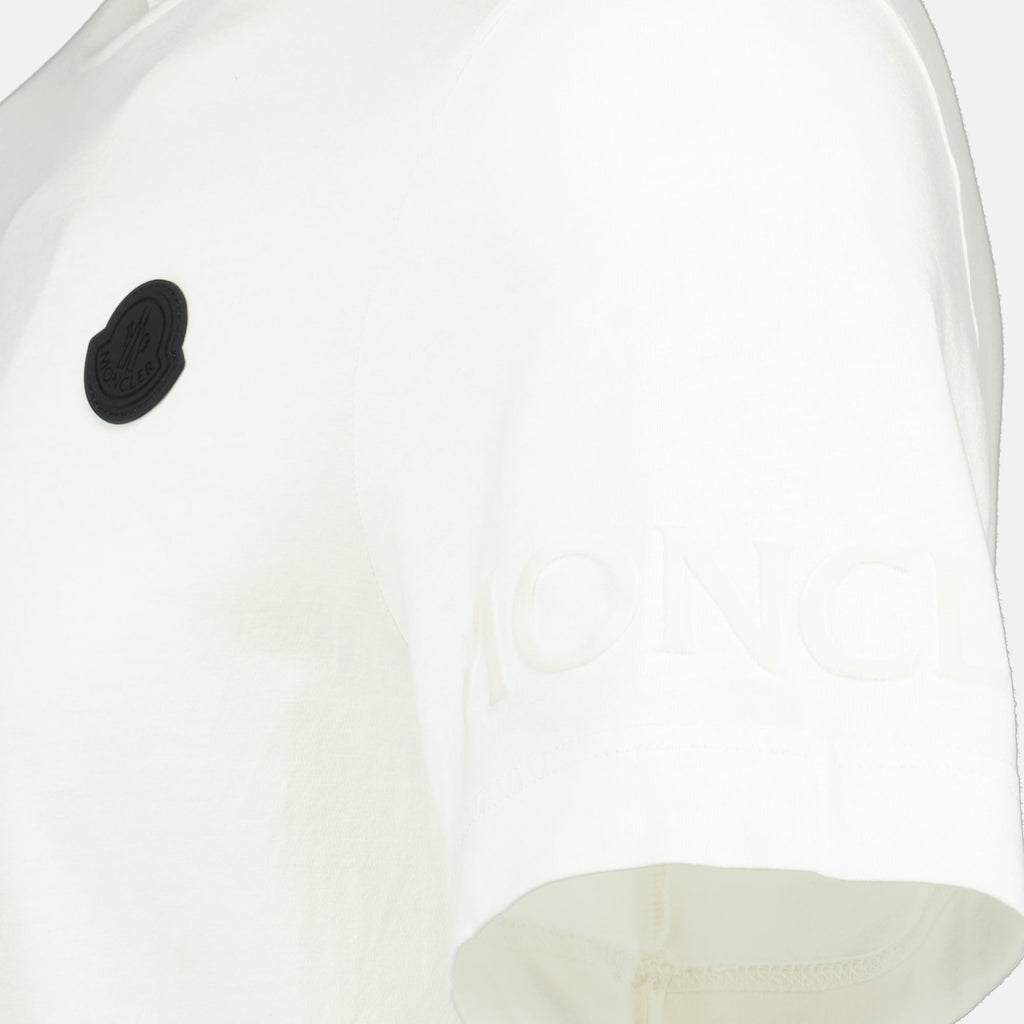 Image du T-shirt à logo blanc de Moncler pour hommes - Saison automne-hiver 2025 - Vue du détail du produit 2