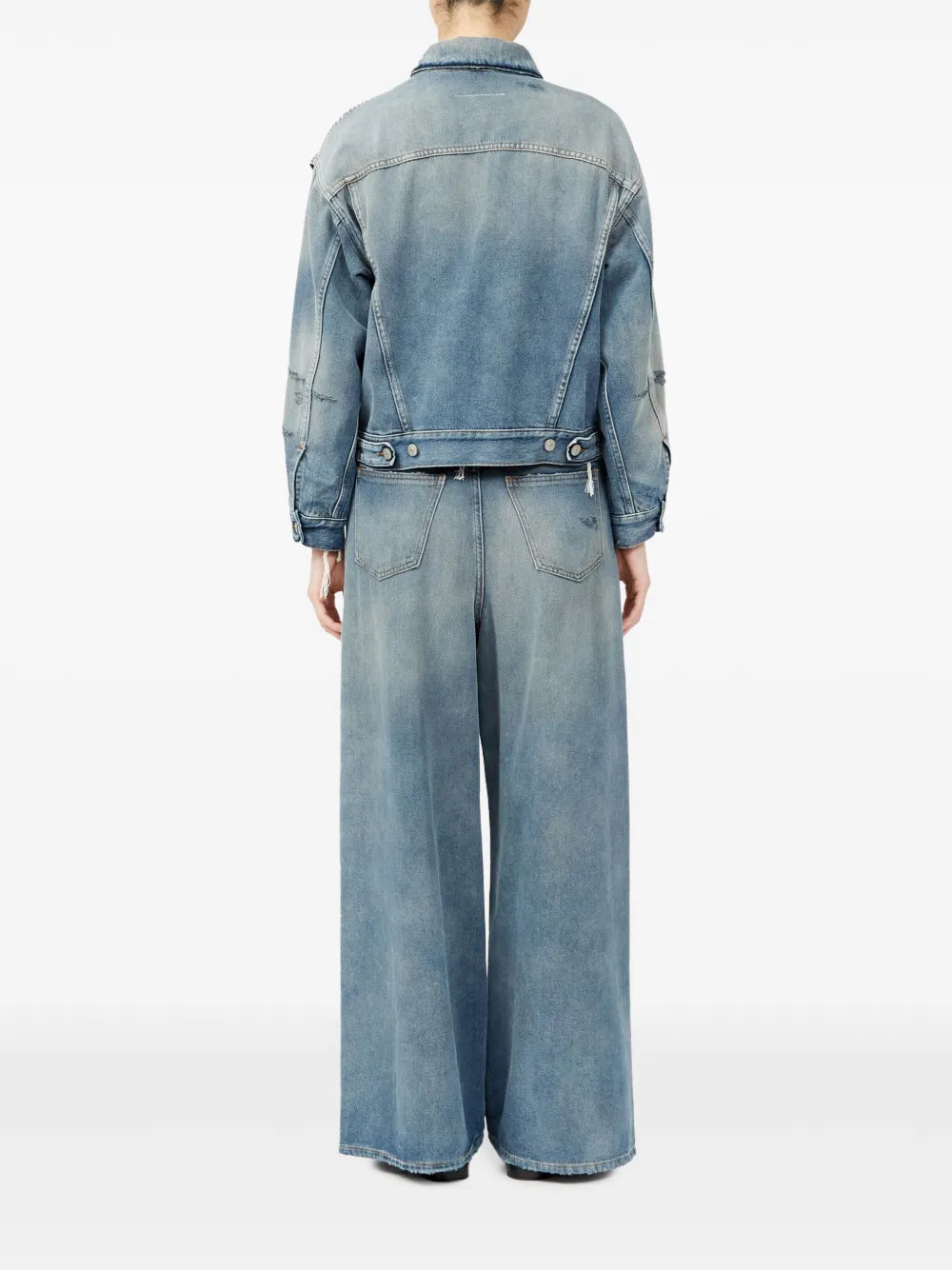 Image de veste en denim classique par Mm6 pour femmes - Saison Printemps-ÉtÉ 2025 - Vue de détail 6