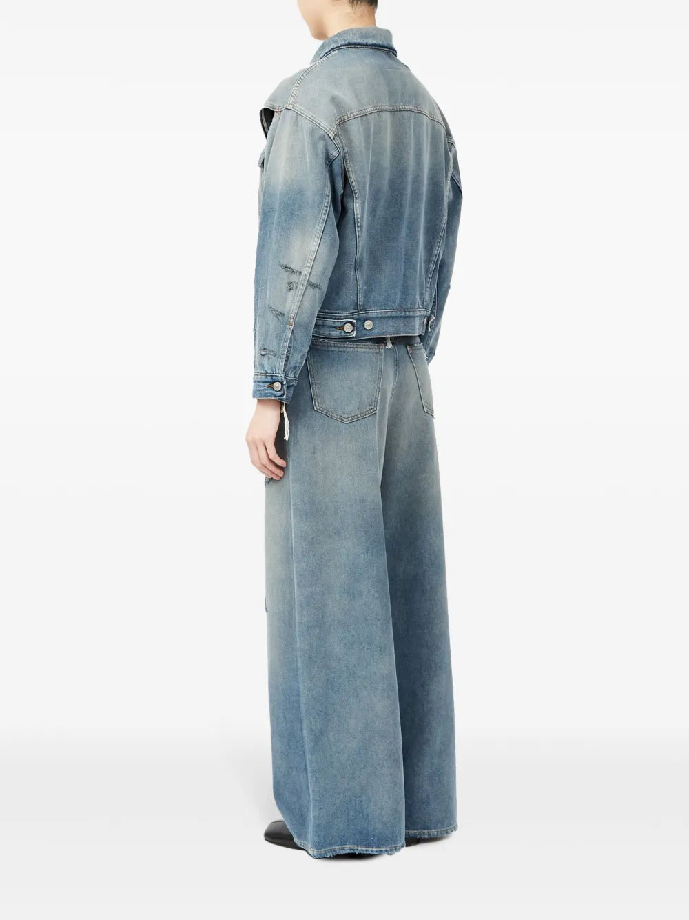 Image de veste en denim classique par Mm6 pour femmes - Saison Printemps-ÉtÉ 2025 - Vue de détail 8