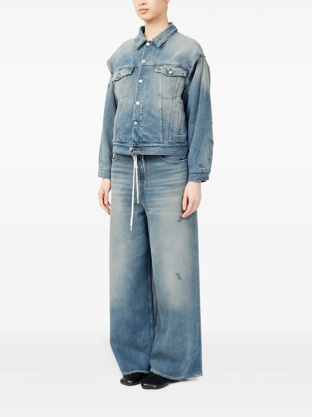 Image de veste en denim classique par Mm6 pour femmes - Saison Printemps-ÉtÉ 2025 - Vue de détail 7