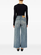 Imagen de pantalón vaquero de pierna ancha de Mm6 para mujeres - Temporada primavera-verano 2026 - Vista del modelo 3
