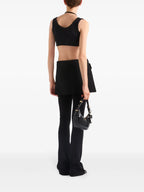 Bild des schwarzen Logo-Bralette von Prada für Frauen - Saison Frühling-Sommer 2025 - Modellansicht 2