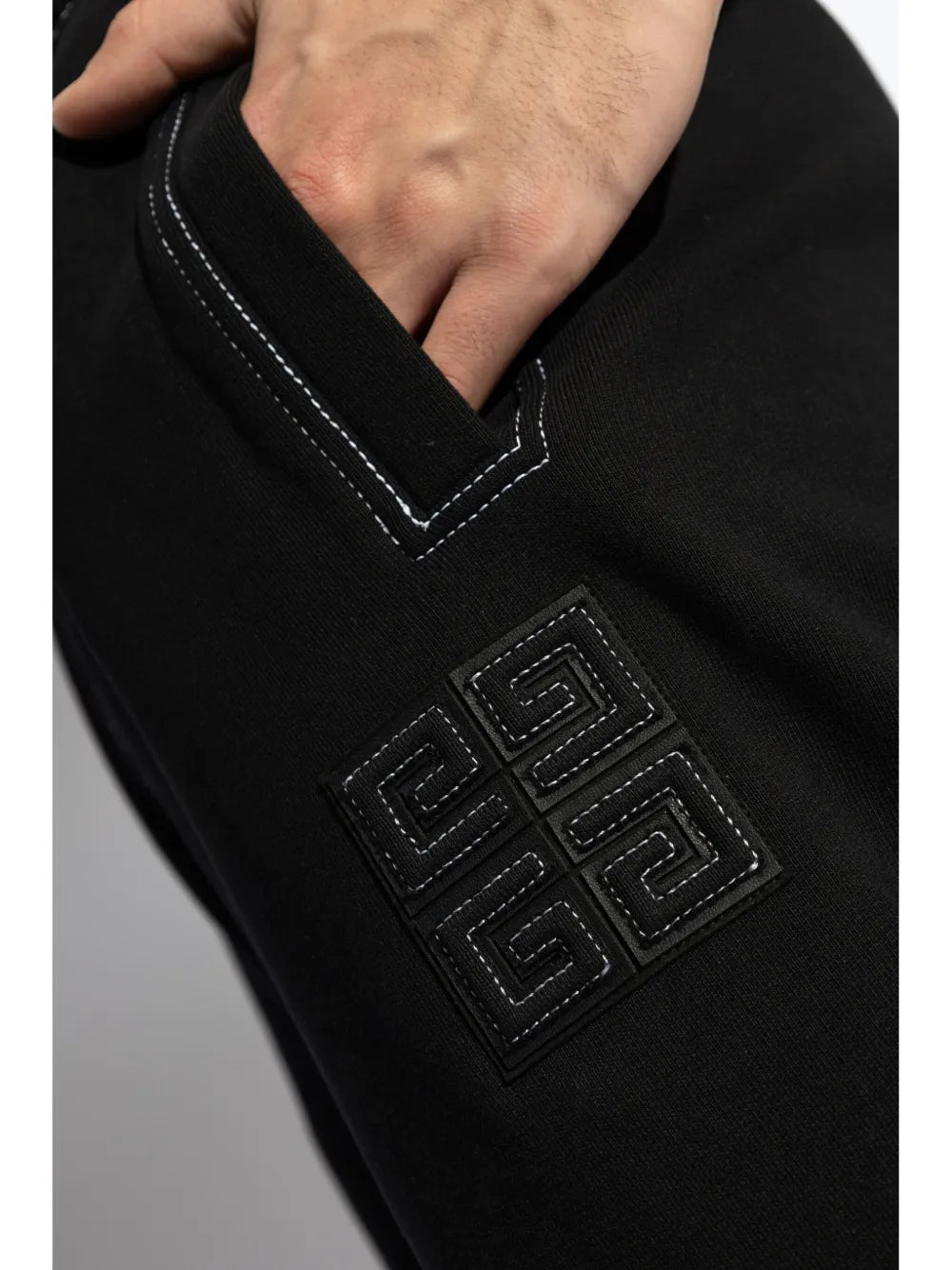 Image de pantalon de jogging en coton avec logo de Givenchy pour hommes - Saison printemps-été 2025 - Détail Vue 7