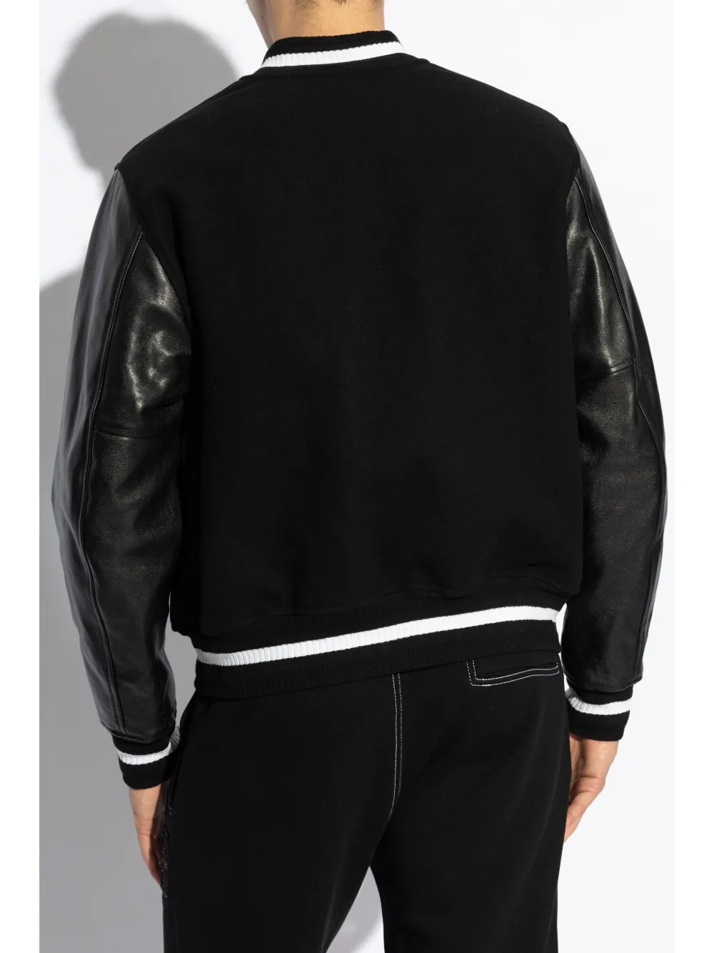 Imagem da jaqueta bomber Varsity 4G em couro e lã da Givenchy para homens - Temporada Primavera-Verão 2025 - Detalhe Vista 6