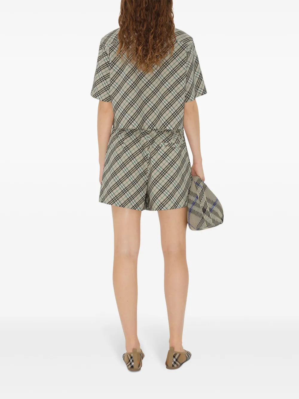 베이지 체크 반바지