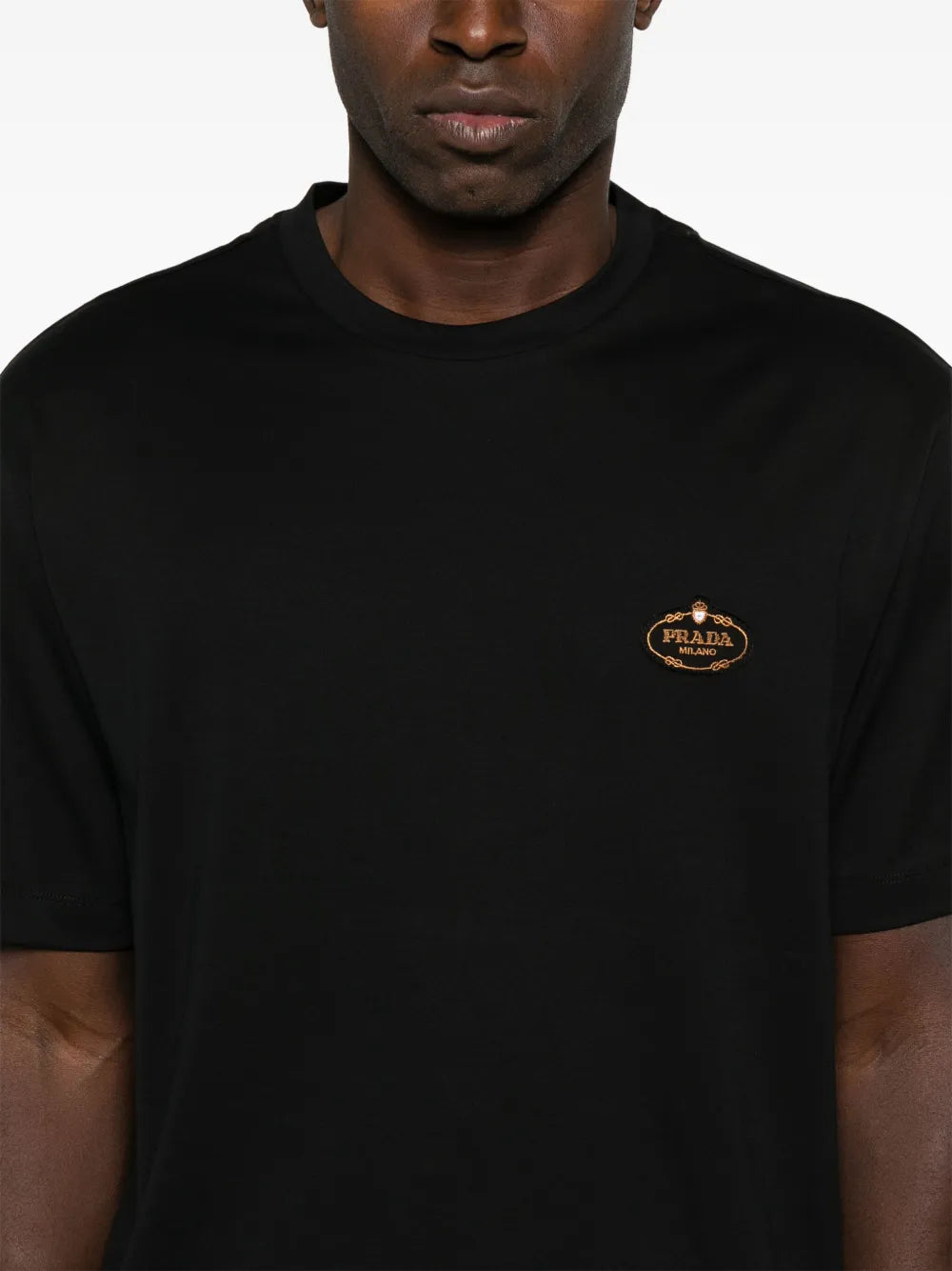 Image du T-shirt logo noir de Prada pour hommes - Saison Printemps-Été 2025 - Détail 6