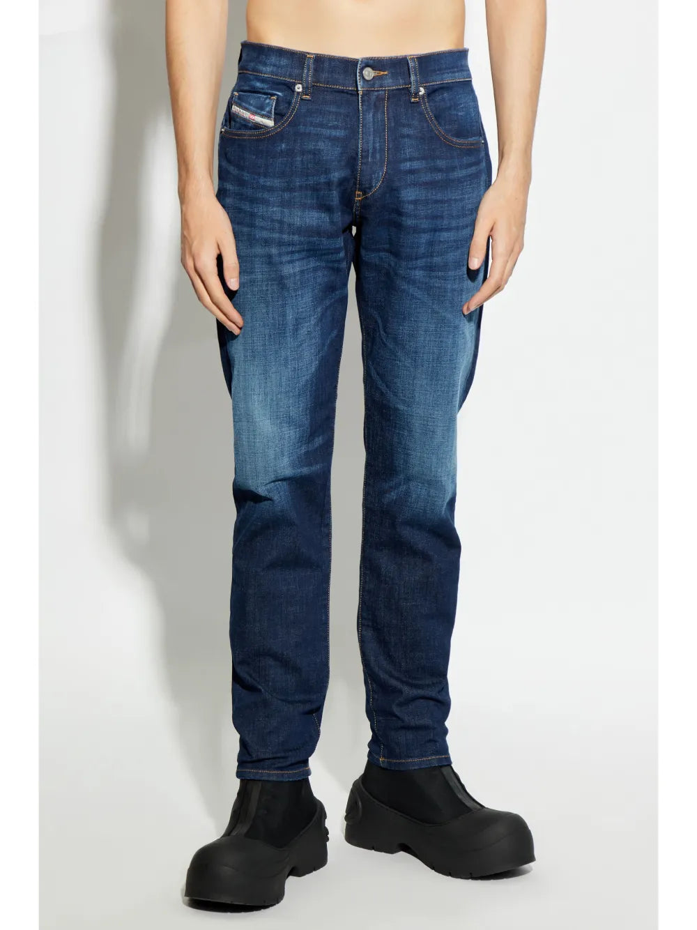 Image du Jean D-strukt Slim en Denim de Diesel pour Homme - Saison Printemps-Été 2025 - Vue Modèle 2