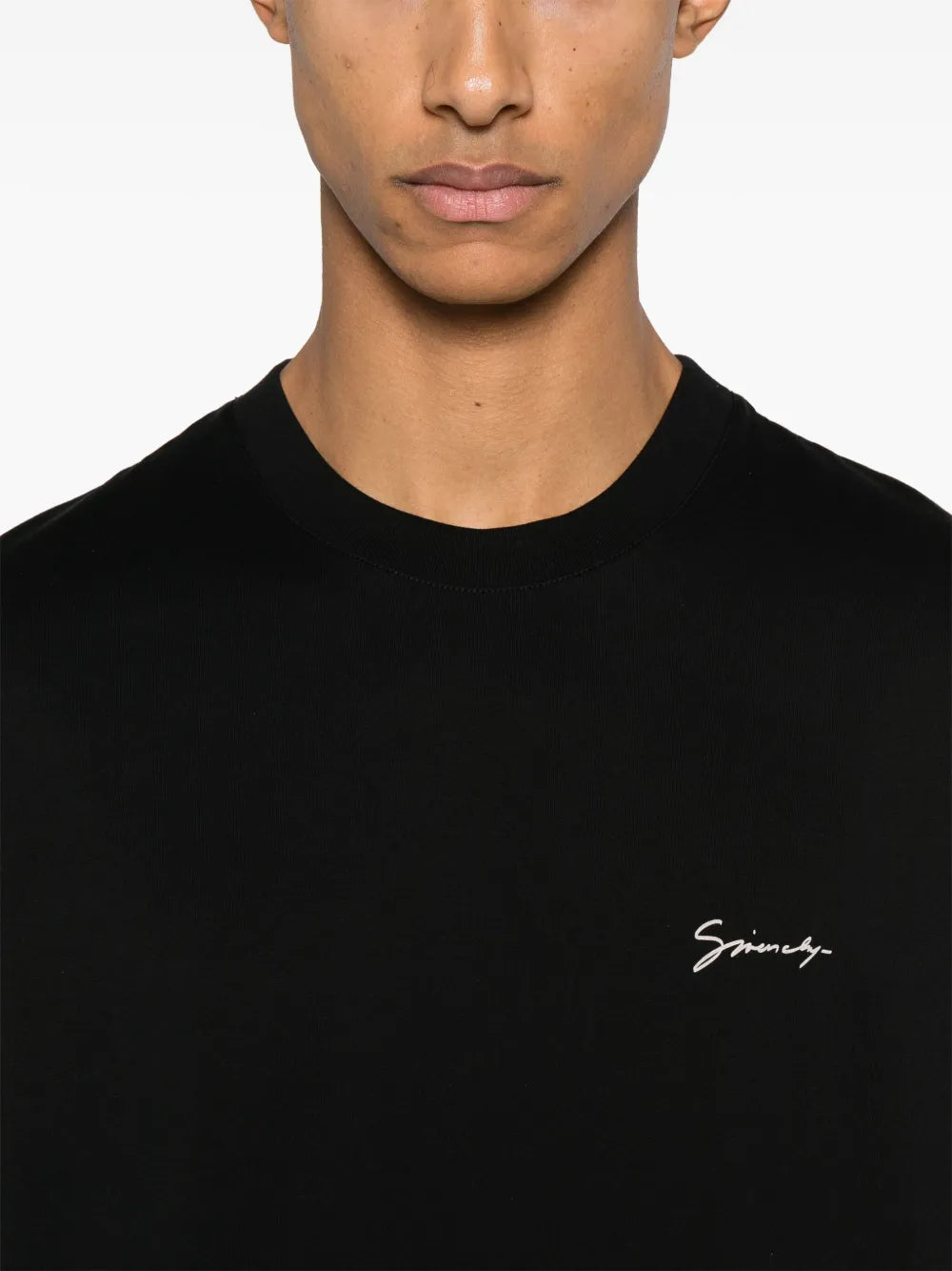 Image du t-shirt à logo noir imprimé de Givenchy pour homme - Saison printemps-été 2025 - Détail vue 6